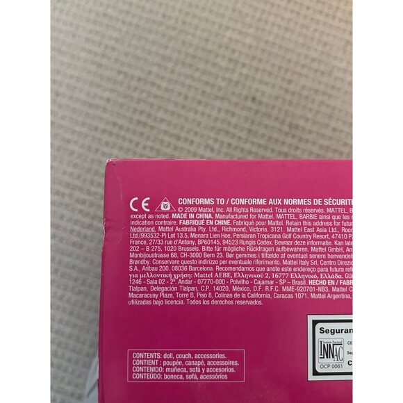 NRFB Vintage Barbie Glam Doll & Couch Playset 2009 Mattel Pink - Picture 4 of 4